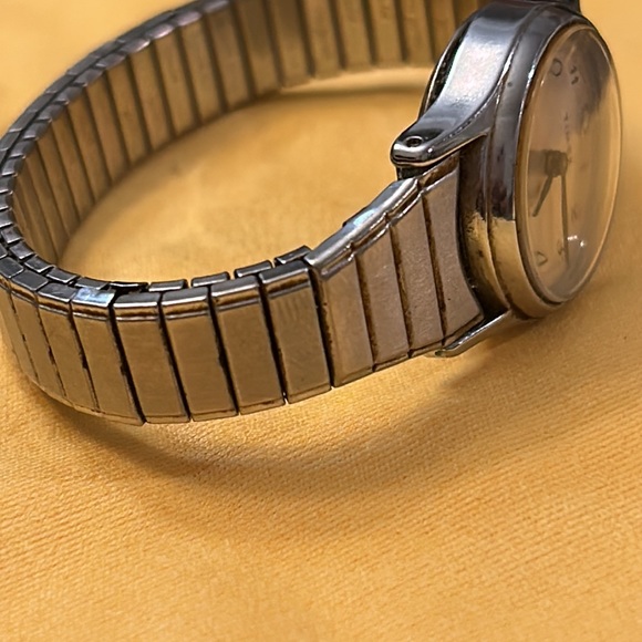 Vintage Timex watch not working silver tone stretch bracelet speidel USA - Picture 5 of 6